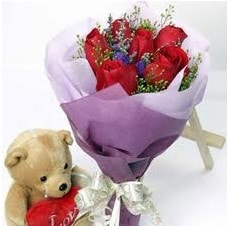 15 ile 20 cm aral���nda ay� ve 12 adet yapay g�l 
